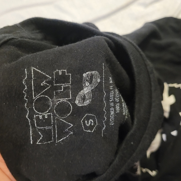 Small Black meow wolf tshirt - Picture 2 of 2